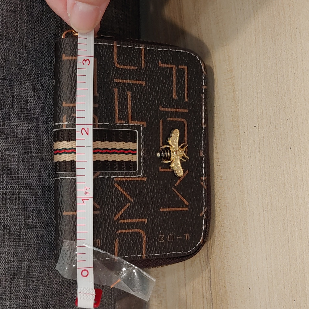 NWOT WALLET FOR CREDIT CARD ALSO HAVE A RED ONE